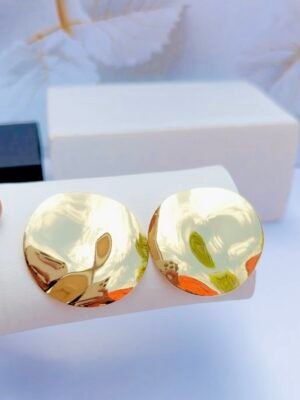 Gold Anna earrings with minimalist design and polished gold finish for women